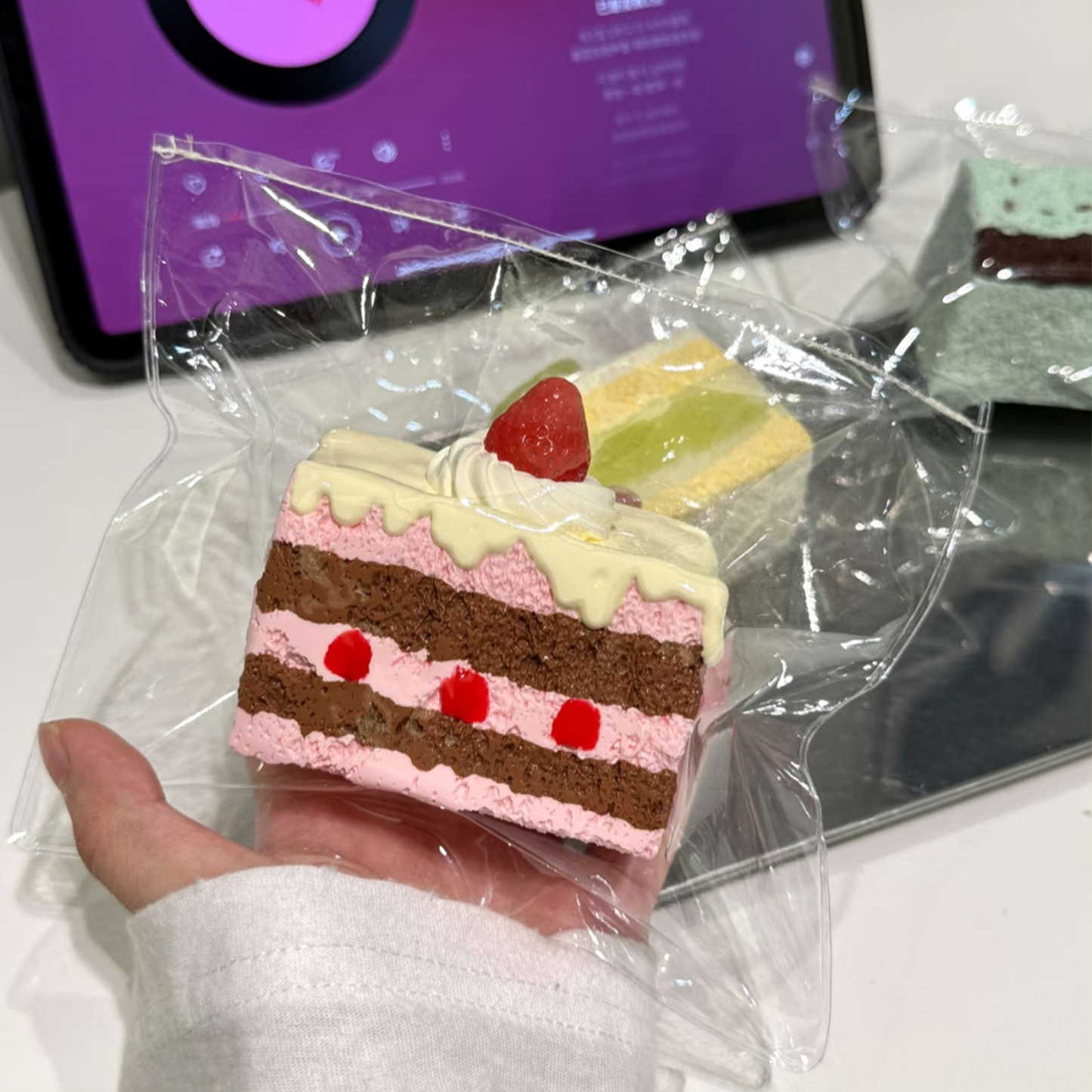 ストロベリークリームケーキ(スクイーズ)