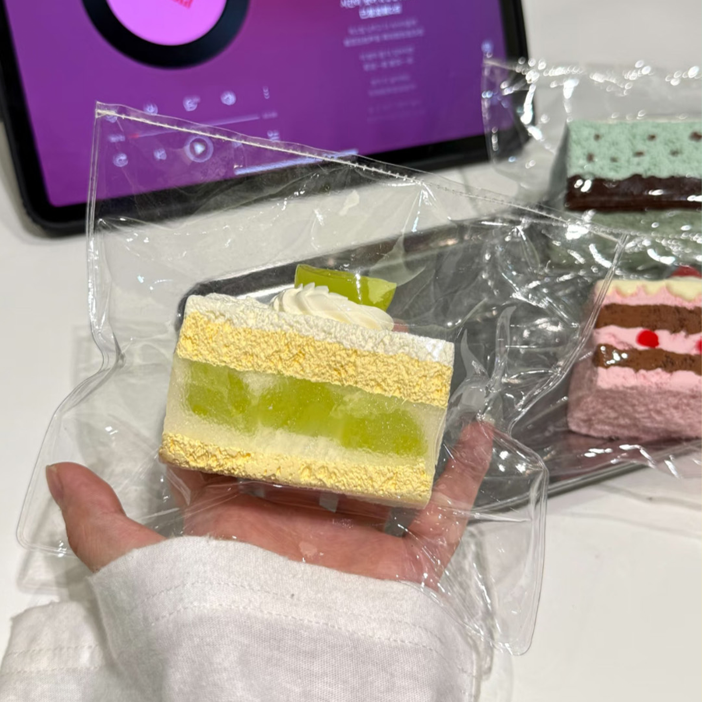 シャインマスカットクリームケーキ(スクイーズ)